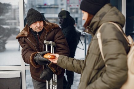 Articles - How an online campaign to buy food for the homeless can be helpful