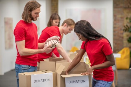 Artículos - Ayuda a las víctimas del terremoto: caridad para mantas, tiendas de campaña, alimentos, agua y atención médica.