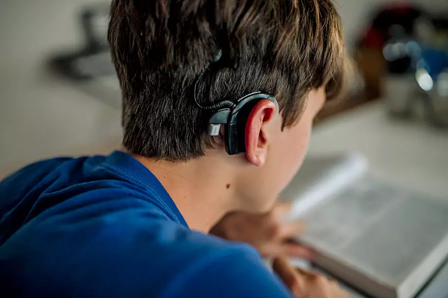 Artikuj - Asistencë financiare për aparatet e dëgjimit në çdo fazë të jetës