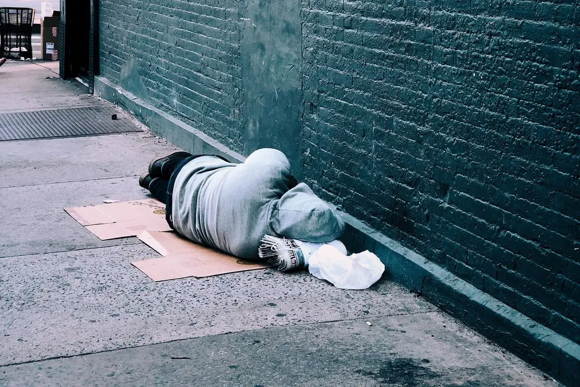 Artigos - Como ajudar uma pessoa em situação de rua em necessidade?