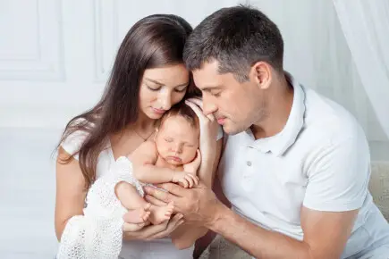 Artigos - Angariar fundos para adopção e abordar obstáculos para pais que querem adoptar uma criança