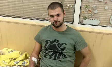 Христо прави първите си стъпки с протезата след тежко лечение и ампутация, подкрепен от 1700 дарители, събрали 57 951,83 евро.