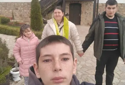 Помош за Даниела – Да и ја вратиме насмевката.