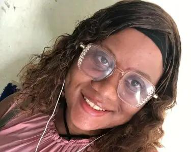 Ayude a Marla Montero a graduarse de la universidad