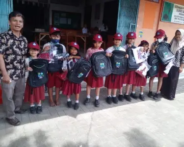 Assistance for the construction of schools and education for poor children and orphans