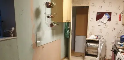 Hilfe für alleinerziehende Mutter nach Wasserschaden und Trauer: Eine sichere Küche für ihre 3 Kinder