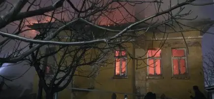 Рак отне живота на единственото им дете, а сега и домът им изгоря. Да им дадем надежда.