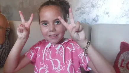 Да спасим Юлиянка дете с киста в малкия мозък се бори за живот