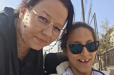 Ajut-o pe Adina și familia ei să meargă mai departe