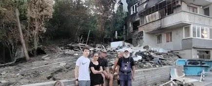 Помогнете ни да възстановим два дома, унищожени от умишлен пожар