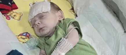 Едно бебе се бори в болница. Нека помогнем на родителите му да бъдат до него.