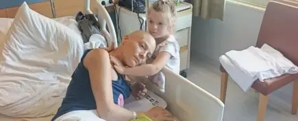 Майка на две деца се бори за живота си