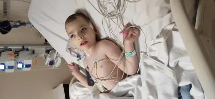 Să-l ajutăm pe Sasha să învingă boala - URGENT: Are nevoie de o nouă operație